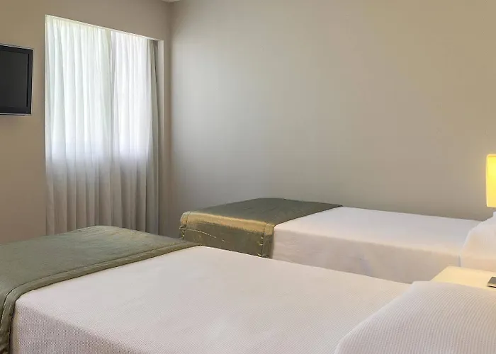 Nacional - Proximo Ao Complexo Hospitalar Santa Casa E Ufrgs 3* Porto Alegre