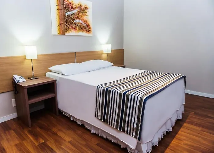 Nacional - Proximo Ao Complexo Hospitalar Santa Casa E Ufrgs Hotel 3*