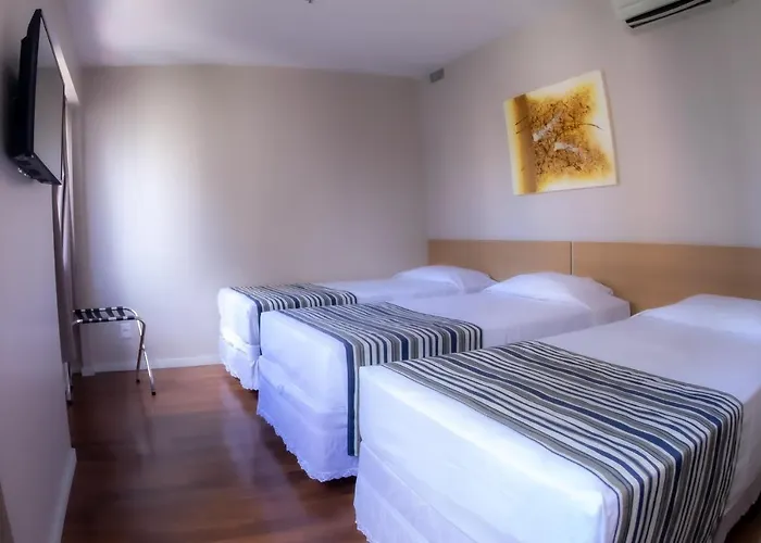 Nacional - Proximo Ao Complexo Hospitalar Santa Casa E Ufrgs Hotel 3*