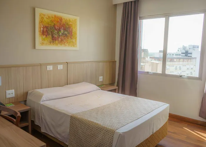Nacional - Proximo Ao Complexo Hospitalar Santa Casa E Ufrgs Hotel