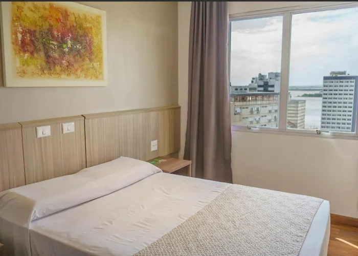Nacional - Proximo Ao Complexo Hospitalar Santa Casa E Ufrgs Hotel 3*