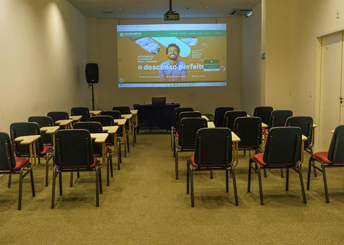 Nacional - Proximo Ao Complexo Hospitalar Santa Casa E Ufrgs Hotel 3*