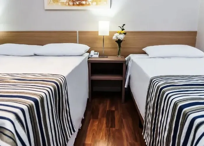 Nacional - Proximo Ao Complexo Hospitalar Santa Casa E Ufrgs 3*